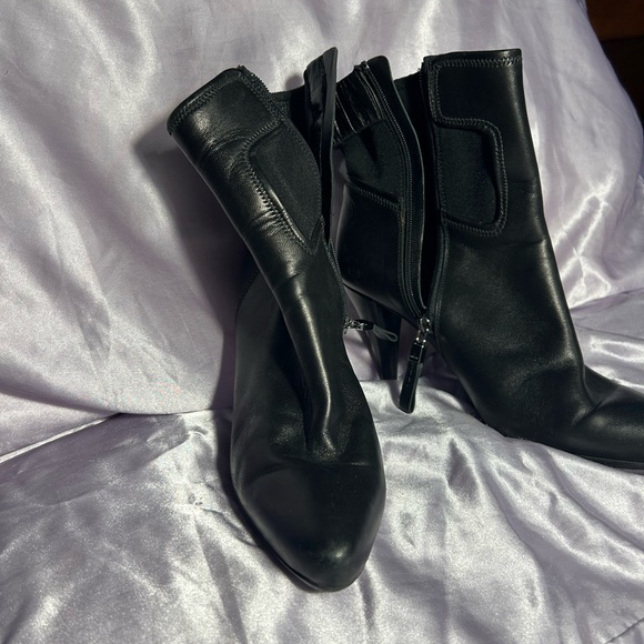 Prada heeled boots - Picture 2 of 8